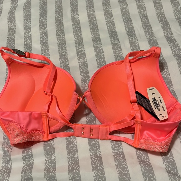 Brand New Victoria’s Secret Bombshell Bra - Picture 3 of 4